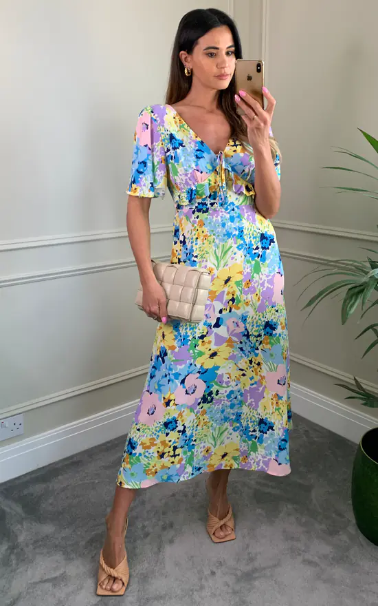 Discount π D.Anna V Neck Maxi π Dress With Frill Detail In Multicolour Floral Print π₯° 3 Discount π D.Anna V Neck Maxi π Dress With Frill Detail In Multicolour Floral Print π₯°