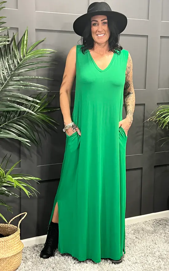 Brand new π La De Da Boutique V Neck Sleeveless Maxi π Dress In Emerald Green π 3 Brand new π La De Da Boutique V Neck Sleeveless Maxi π Dress In Emerald Green π